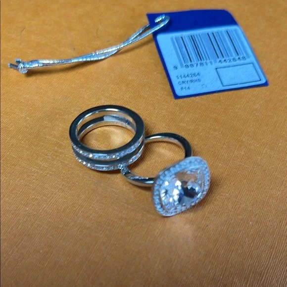 Swarovski ring with Clear Gemstone - Picture 4 of 4